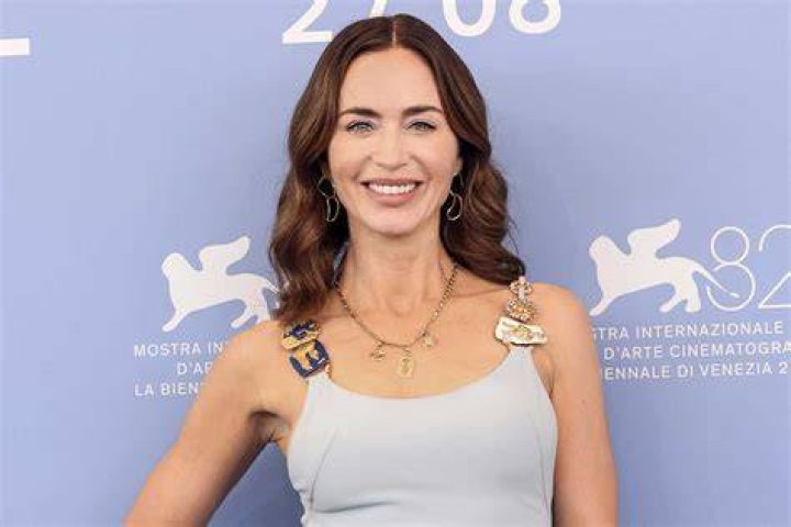 A Savior! Florence Pugh Saves Emily Blunt from a Wardrobe Malfunction at Oppenheimer Premiere! Emily Blunt (1)