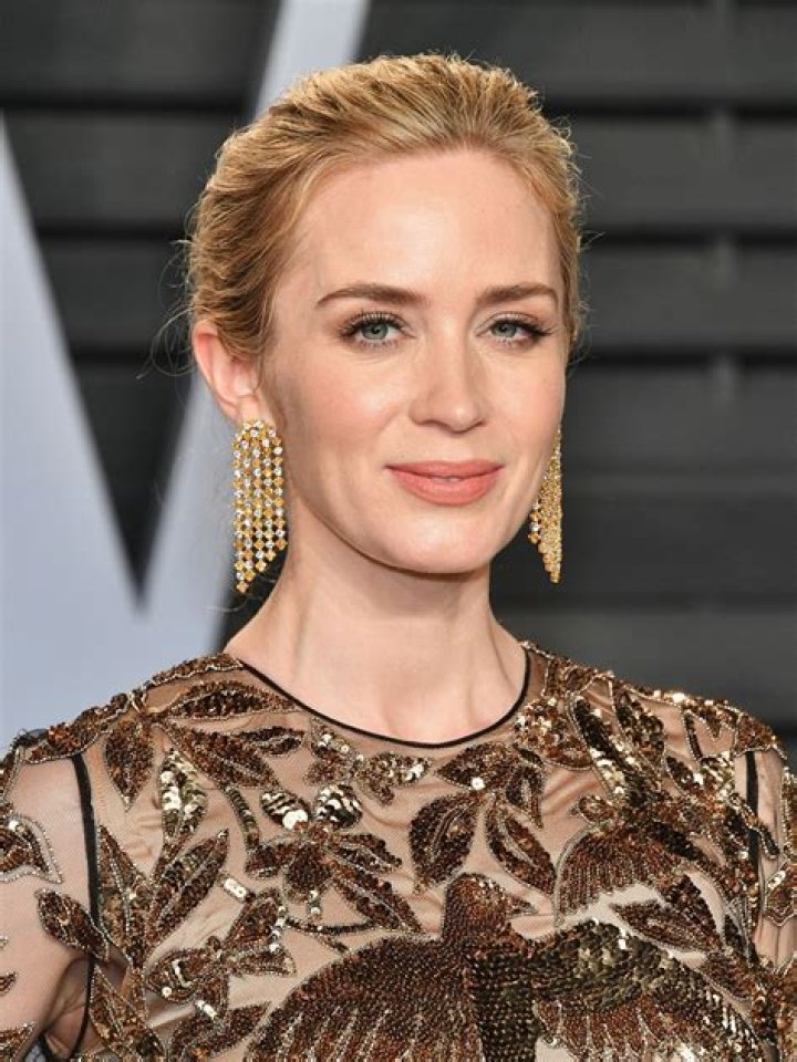 A Savior! Florence Pugh Saves Emily Blunt from a Wardrobe Malfunction at Oppenheimer Premiere! Emily Blunt