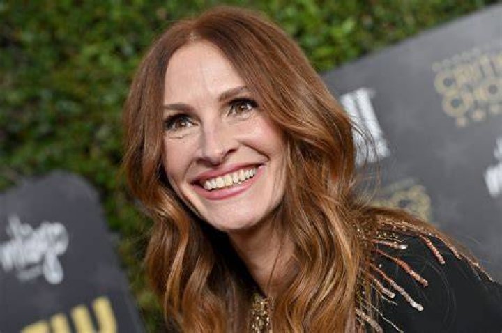 Julia Roberts Promotes 'Eat, Pray, Love' in New York City! Julia Roberts seemed to be in great spirits as she made her way to a visit on The Late Show With David Letterman in New York City, New York on August 4, 2010. The 'Eat, Pray, Love' actress wore her usual classic black, but carried a very bright handbag that looked like a piece she may have picked up during her travels for the movie. Roberts divulged that her children traveled with her as she shot on many exotic locations for the film. Fame Pictures, Inc