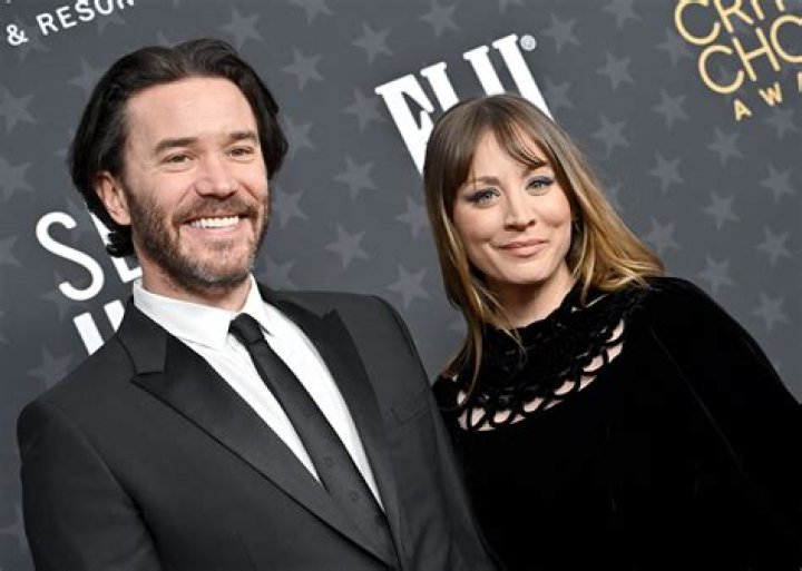 Tom Pelphrey Having An Affair With Kaley Cuoco Kaley Cuoco and Tom Pelphrey dating (1)