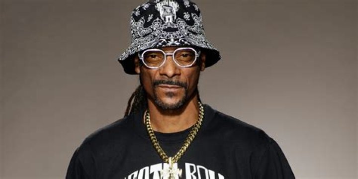 Snoop Dog makes his phone number public 2 snoop